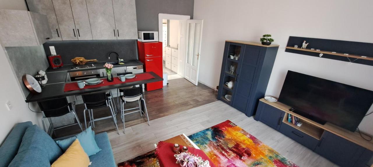 Napraforgo Apartman Szeged Exterior foto